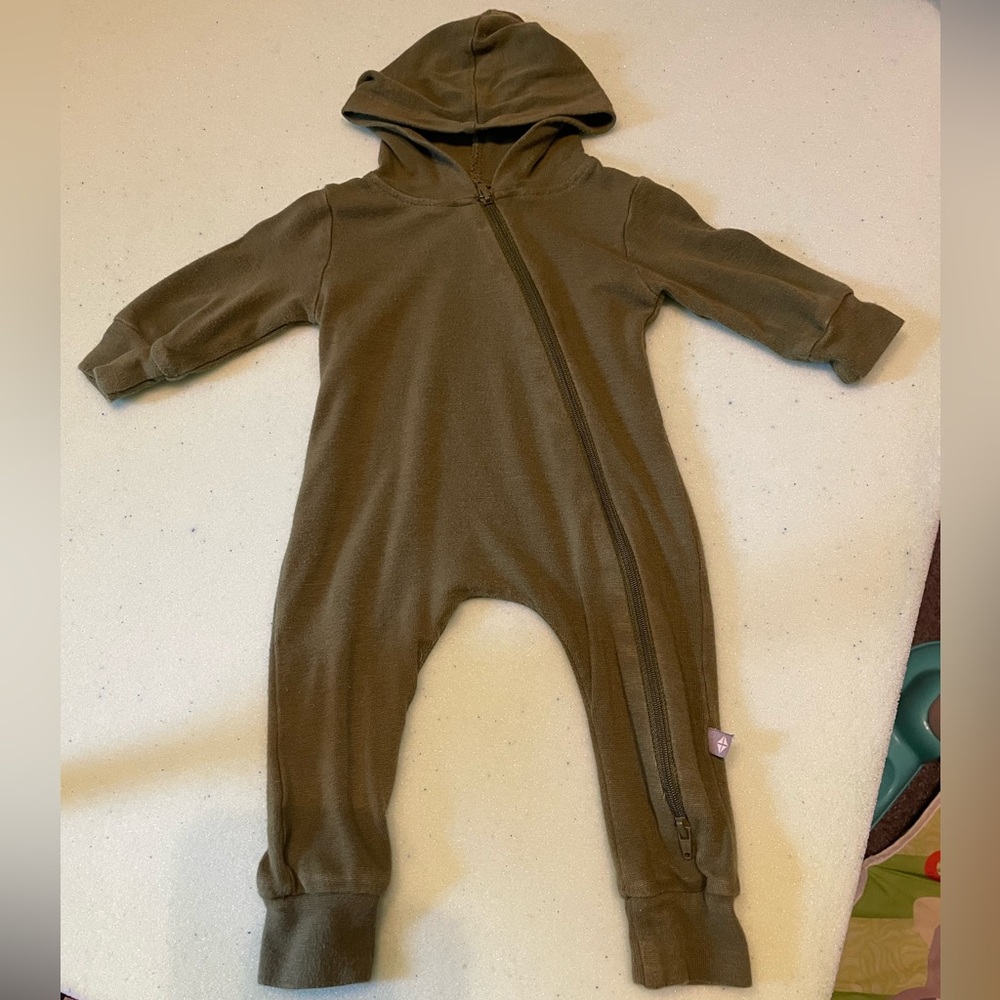 Kyte Baby Hooded Romper Size 0-3M Olive Green